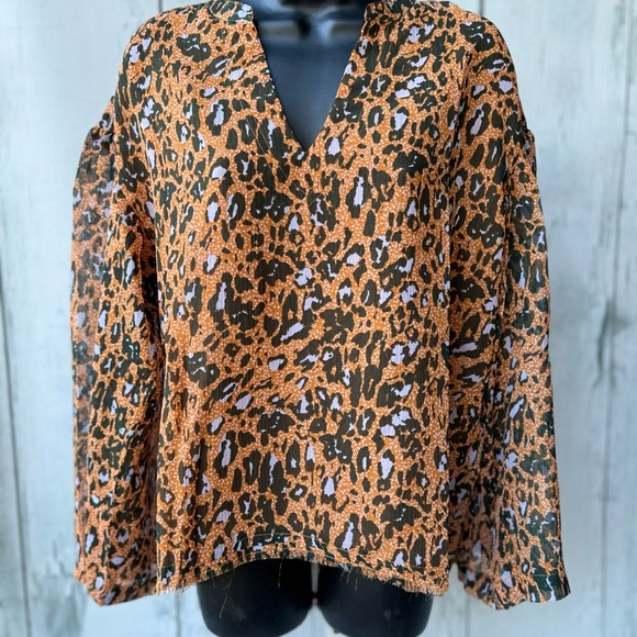 Jessica Simpson Tops - Jessica Simpson Leopard Print‎ V-Neck Women's Top